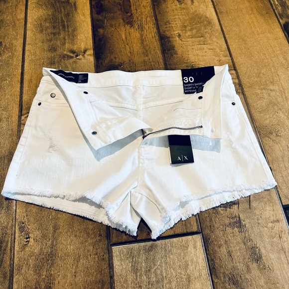 NWT Armani Exchange J59 White Denim Mid Rise Shorty Shorts Size 30 - Picture 1 of 5